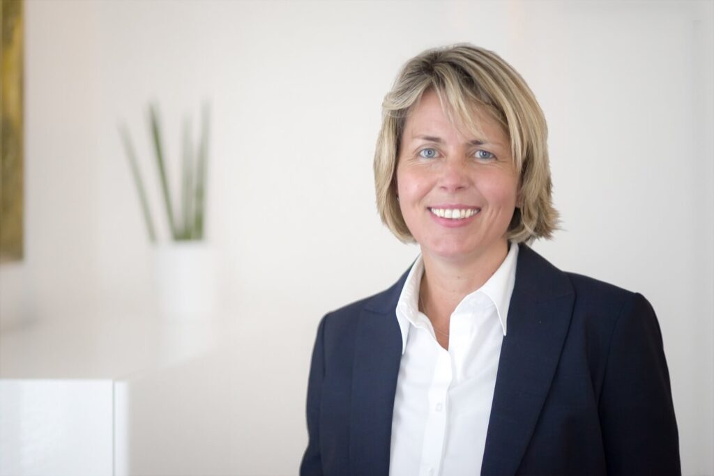 Porträt von Monika Waldenmaier. Diese ist Fachanwältin für Arbeitsrecht.